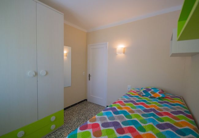 Apartamento en Port de Pollença - Seafront apartment, Pinewalk, free WiFi, quiet are